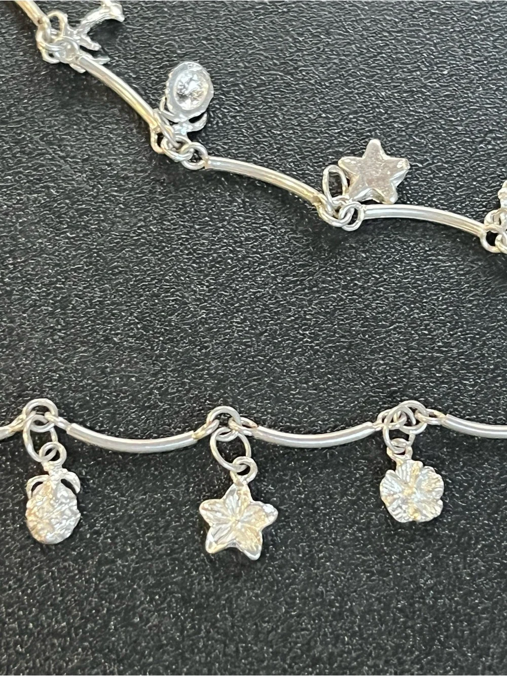 Sterling silver tropical theme anklet. 10”. Starfish, palm trees, pineapple.6.5g